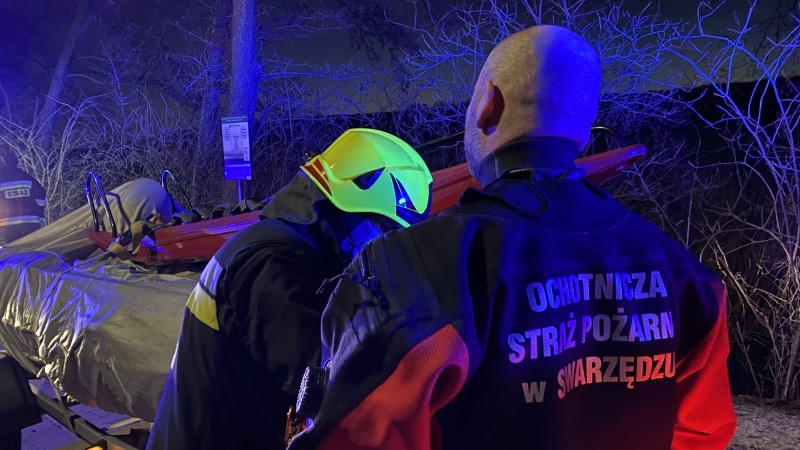 Załamał się lód pod łyżwiarzami