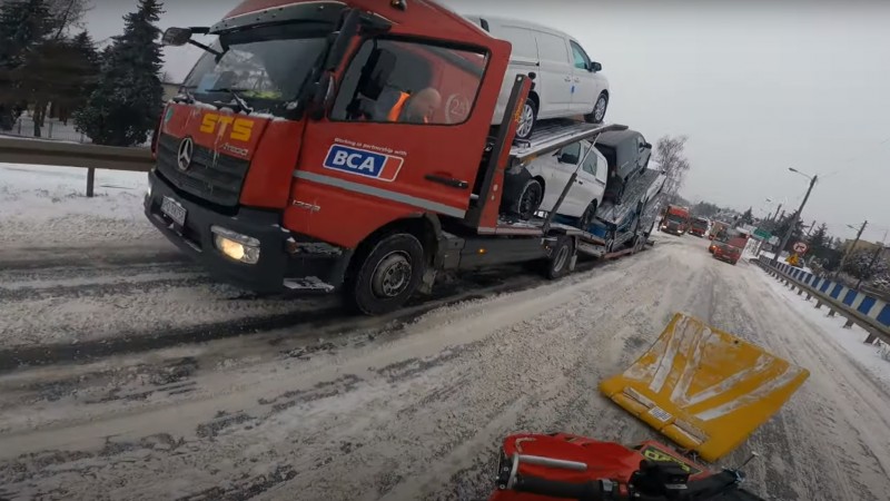 Bohater na quadzie odblokował wiadukt w Swarzędzu!