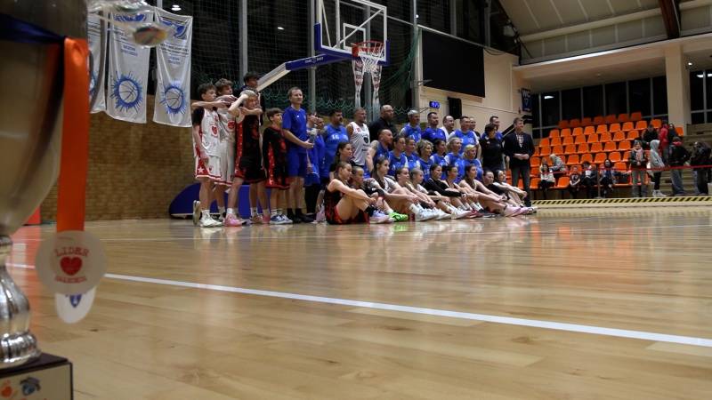 LIDER VS CZWÓRKA CHARYTATYWNIE